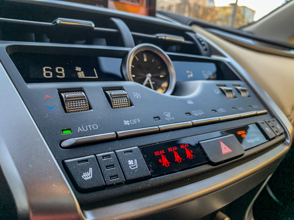 Lexus NX300h Luxury